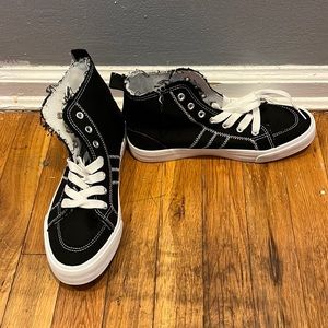 Black canvas women’s high tops, size 9, brand new